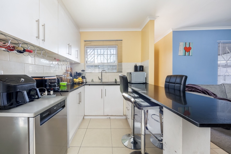 6 Bedroom Property for Sale in Silwood Heights Western Cape